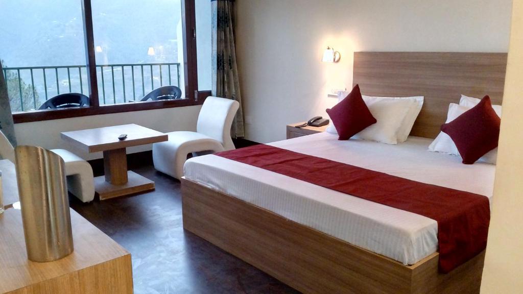 Hotel-Emerald-Valley_bedroom_11
